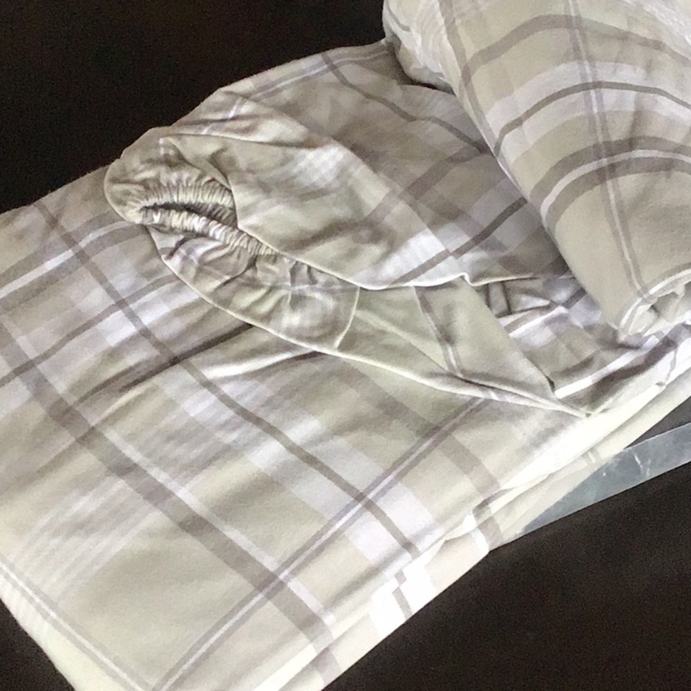GARNET HILL tan flannel plaid fitted sheet, beautiful flannel